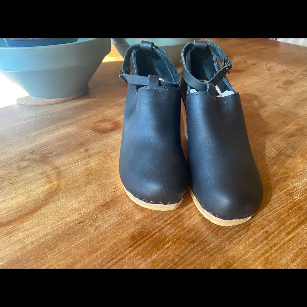 Like new No. 6 black strap clogs size 39